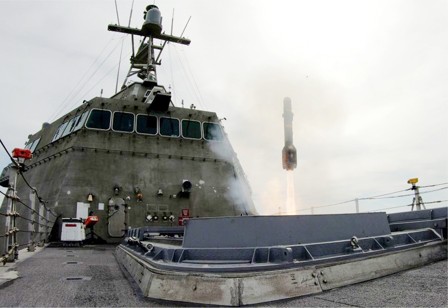 Mỹ thử nghiệm tên lửa chống tăng trên tàu chiến ven bờ

